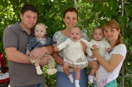 Prima Doamnă a Republicii Moldova, Galina Dodon a vizitat o familie cu tripleți