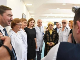 Prima Doamnă a țării, Galina Dodon, împreună cu Prima Doamnă a Republicii Turcia, Emine Erdoğan, au efectuat o vizită la secția de reabilitare clinică din cadrul IMSP Institutul Mamei și Copilului