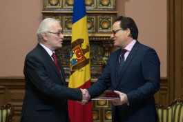 Ref.: Înmânarea Ordinului de Onoare Ambasadorului ceh în Republica Moldova, Jaromir Kvapil