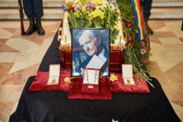 Moldovan president conveys condolences to family of Moldovan late painter, author of national symbols