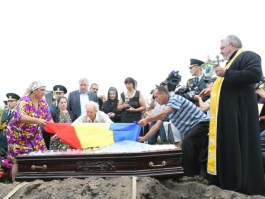 Președintele Nicolae Timofti a participat la funeraliile scriitorului Dumitru Matcovschi