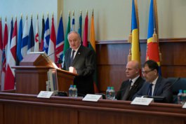 Președintele Nicolae Timofti a participat la ședința Colegiului militar