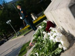 Президент Николае Тимофти возложил цветы к памятнику Штефана чел Маре ши Сфынт 