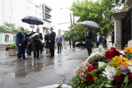 Президент Николае Тимофти возложил цветы в память о жертвах авиакатастрофы SMURD