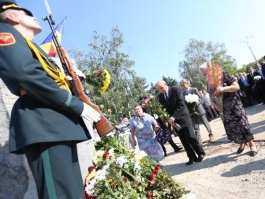Președintele Nicolae Timofti a participat la ceremonia de comemorare a victimelor deportărilor comuniste
