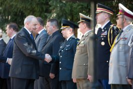 Moldovan president assists at 25th anniversary of National Army