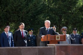 Moldovan president assists at 25th anniversary of National Army