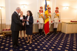 Președintele Nicolae Timofti a înmânat distincții de stat unui grup de cetățeni