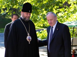  Николае Тимофти провел встречу с митрополитом Кишинэу и всея Молдовы Владимиром 