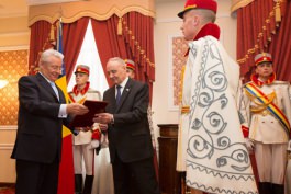Президент Николае Тимофти вручил копию Штандарта Президента Республики Молдова