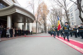 Bulgarian president comes to shake hands with Moldovan president like to respected friend, politician