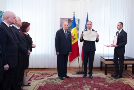 Președintele Timofti a participat la o ceremonie de decorare, la Ambasada României