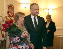 Igor Dodon a oferit distincții de stat unor mame cu mulți copii