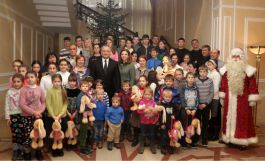 Moldovan president gives state awards to mothers with many children