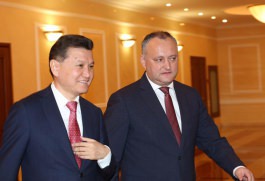 Игорь Додон провел встречу с Председателем ФИДЕ Кирсаном Илюмжиновым