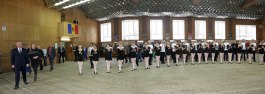 Moldovan president meets dancers of famous National folk dance ensemble