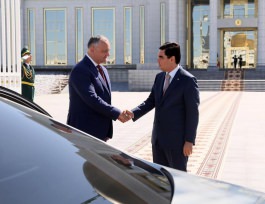 Президент Игорь Додон провел встречу с Президентом Туркменистана Гурбангулы Бердымухамедовым