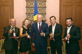 Moldovan president awards state distinctions to band for excellent performance at international song contest