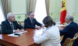 Игорь Додон встретился с чрезвычайным и полномочным послом Российской Федерации в Республике Молдова Фаритом Мухаметшиным.