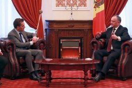 Президент Республики Молдова Игорь Додон провел встречу с исполнительным директором Всемирного банка для Молдовы Франком Химскерком