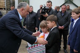 Președintele Igor Dodon a vizitat Compania „Bucuria Saturn” din satul Rudi, raionul Soroca
