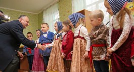 Игорь Додон посетил два детских сада Дондюшанского района