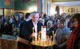 Igor Dodon a asistat la Sfînta Liturghie oficiată la Biserica ortoxă "Sfînta Marea Muceniţă Ecaterina" de la Roma  