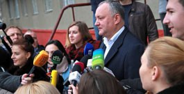 The President of the Republic of Moldova, Igor Dodon, accompanied by the First Lady of Galina Dodon, left their voice for the resignation of the mayor of the capital, Dorin Chirtoaca