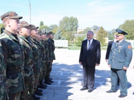 Preşedintele Nicolae Timofti, comandant suprem al Forţelor Armate, a vizitat unitățile militare ale Ministerului Apărării