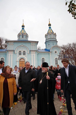 Președintele țării a participat la liturghia oficiată la Biserica Adormirii Maicii Domnului din satul Gaidar