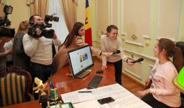 Dozens of children from both banks of the Dniester visited the President's residence in Chisinau and Condrita