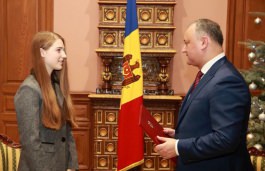 Cîștigătoarea concursului „Vocea României” a primit Diploma de Onoare din partea președintelui Republicii Moldova