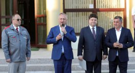 Глава государства передал ключи от тракторов примарам населенных пунктов Покровка, Вэратик и города Вадул-луй-Водэ