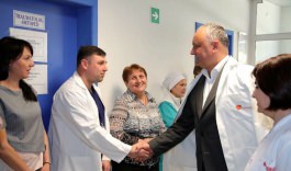 President of the Republic of Moldova, Igor Dodon, together with the bashkan of ATU Gagauzia, Irina Vlah, took part in the opening ceremony of the Department of Therapy and Chronic Diseases of the Vulcanesti District Hospital.