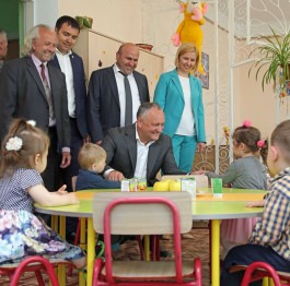 Preșdintele Republicii Moldova a vizitat grădinițele din orașul Vulcănești care au beneficiat de suportul Fundației de Binefacere „Din Suflet”