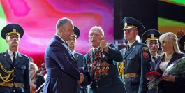 Игорь Додон принял участие в праздничном концерте по случаю 73-ей годовщины Великой Победы