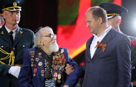 Игорь Додон принял участие в праздничном концерте по случаю 73-ей годовщины Великой Победы