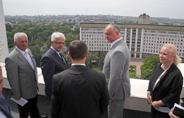 Глава государства ознакомился с ходом работ по ремонту здания Президентуры Республики Молдова