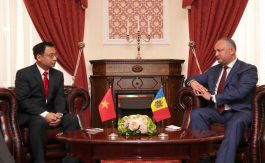 Президент Молдовы принял верительные грамоты трех послов