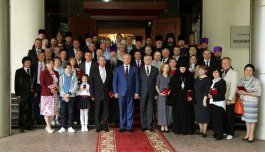 Президент Игорь Додон вручил высокие государственные награды группе граждан Республики Молдова