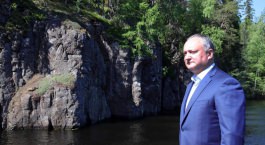 Igor Dodon se roagă pentru Moldova de pe insula Valaam