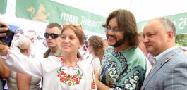 Игорь Додон вместе с Филиппом Киркоровым открыли V Фестиваль клубники и меда