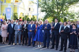 Президент Игорь Додон принял участие в Выпускном балу в Тараклийском районе и в Гагаузии
