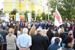 Президент Игорь Додон принял участие в Выпускном балу в Тараклийском районе и в Гагаузии