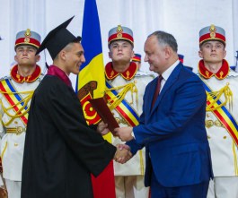  Президент Республики Молдова вручил Почетные грамоты лучшим выпускникам лицеев страны