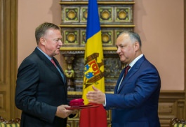 Президент Республики Молдова вручил Орден „Ordinul de Onoare” Сергею Маркочу и Почетную грамоту Марчелу Рошке 