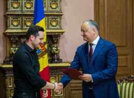Președintele Republicii Moldova a înmînat „Ordinul de Onoare” lui Serghei Marcoci și Diploma de Onoare lui Marcel Roșca