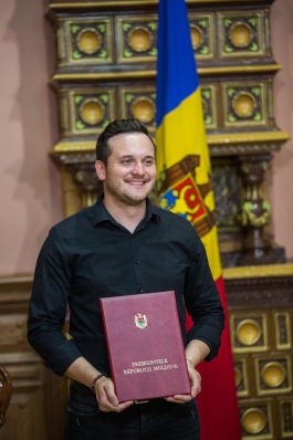 Президент Республики Молдова вручил Орден „Ordinul de Onoare” Сергею Маркочу и Почетную грамоту Марчелу Рошке 