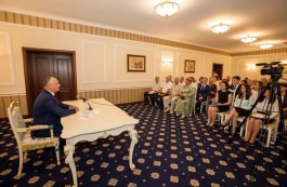Președintele Igor Dodon a avut o întrevedere cu reprezentanții Diasporei moldovenești din cîteva țări ale lumii