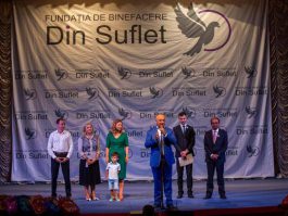 Около 500 детей из всех секторов столицы получили ранцы и школьные принадлежности от Фонда Первой Леди «Din Suflet»